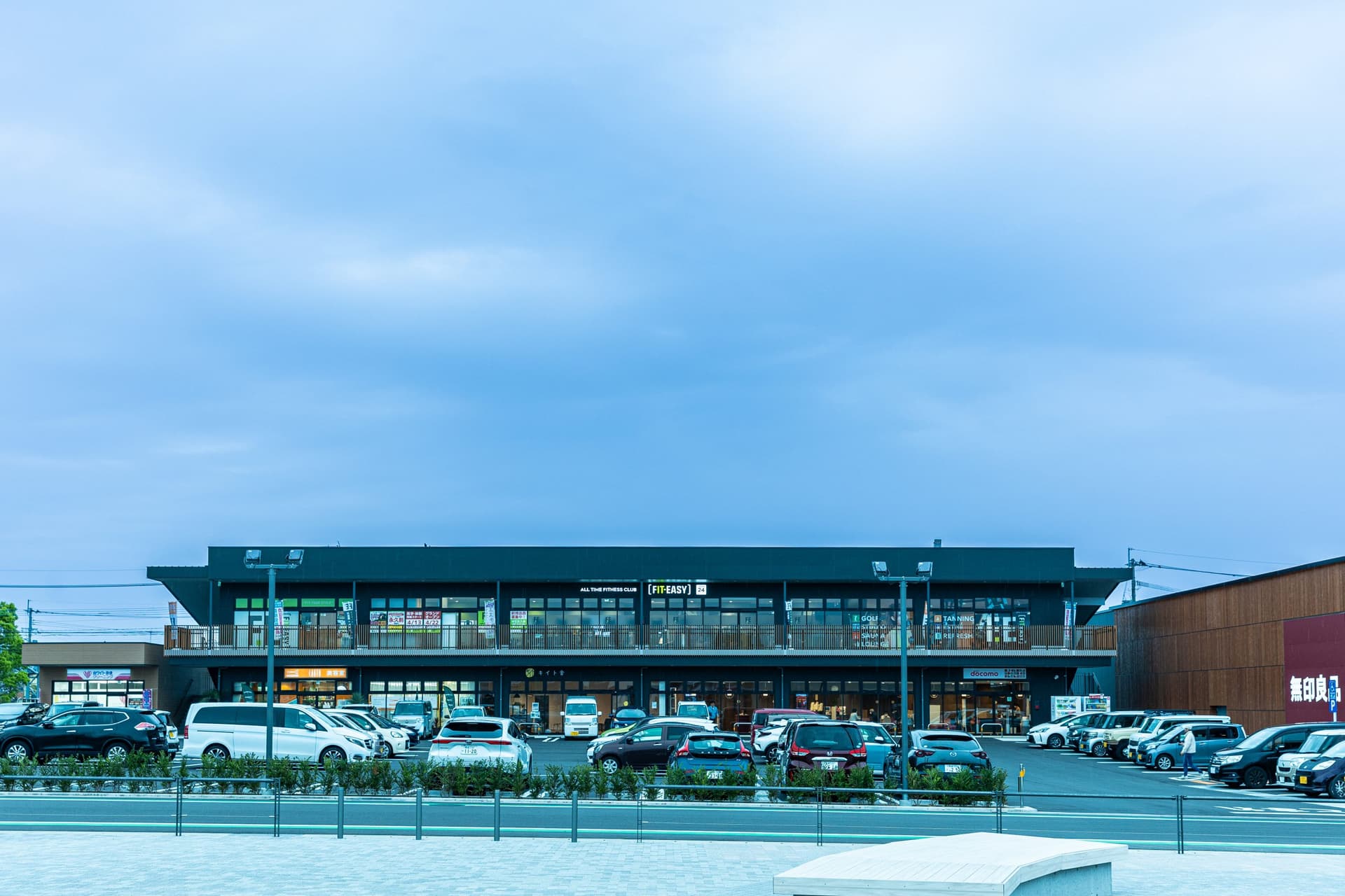 新大村駅前店的设施照片