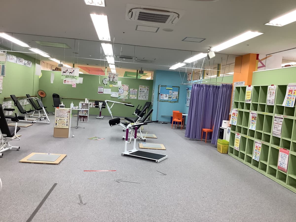 カーブスミエルかわぐち 店舗写真 2