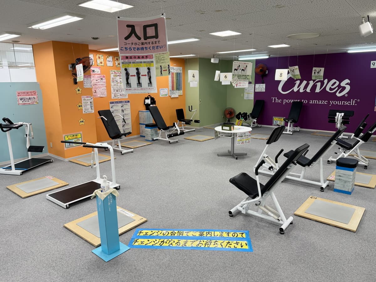 カーブスサンリブ古賀 店舗写真 2