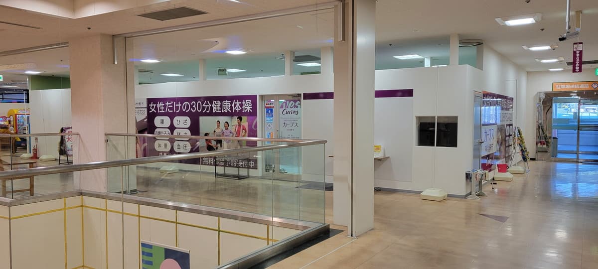 カーブスマルナカ野市 gym facility