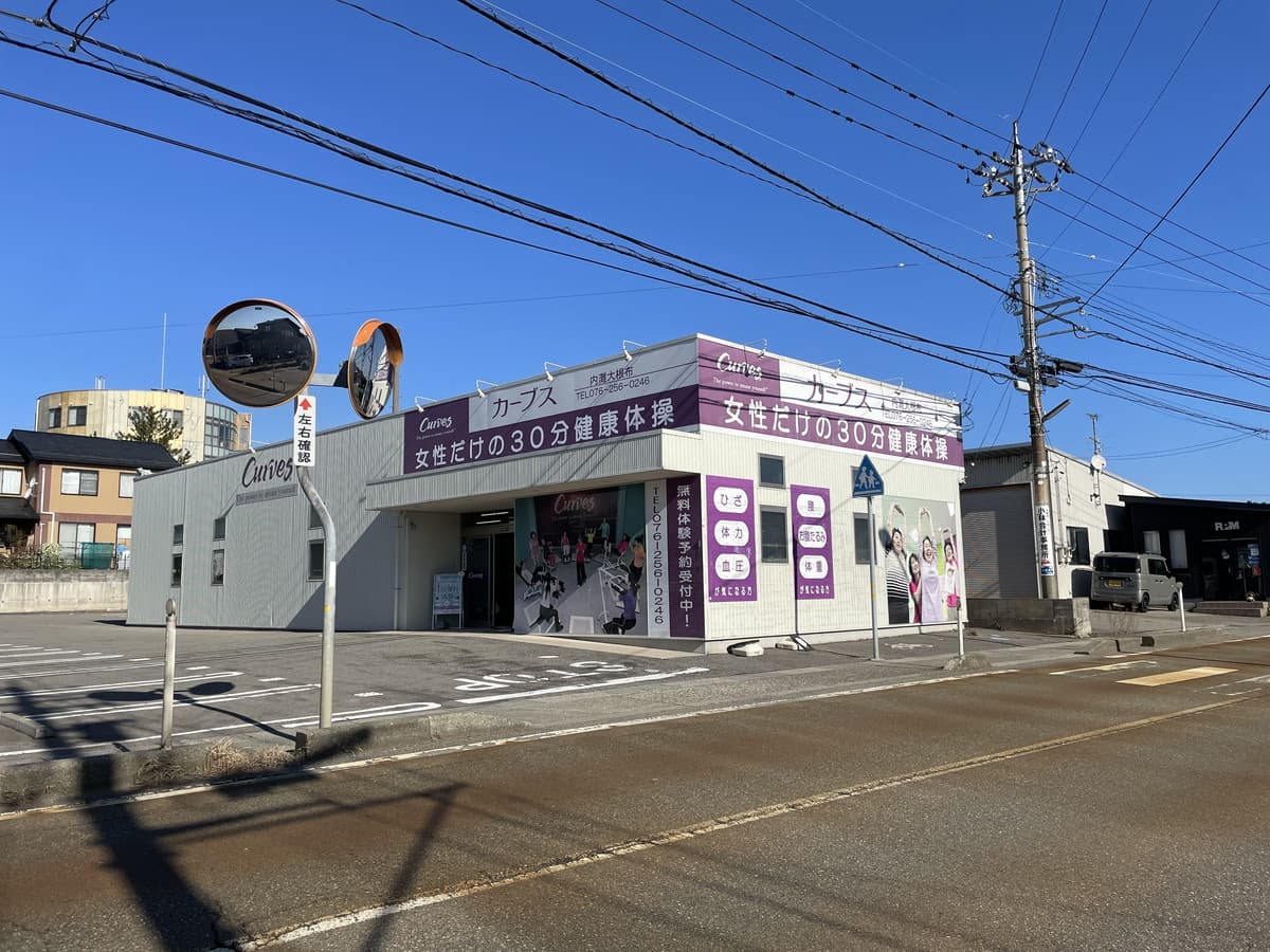 カーブス内灘大根布 gym facility