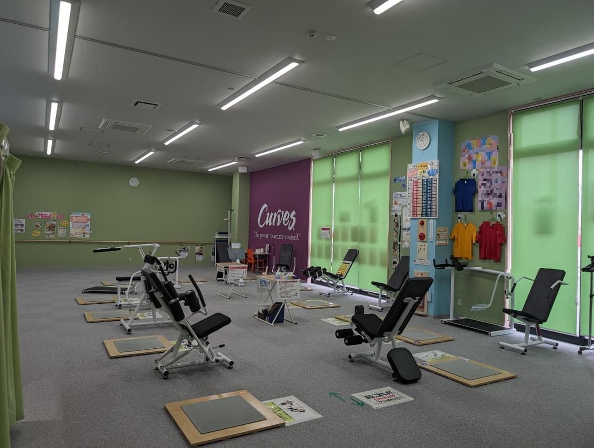 カーブスハッピー・ドラッグ浜館 店舗写真 2