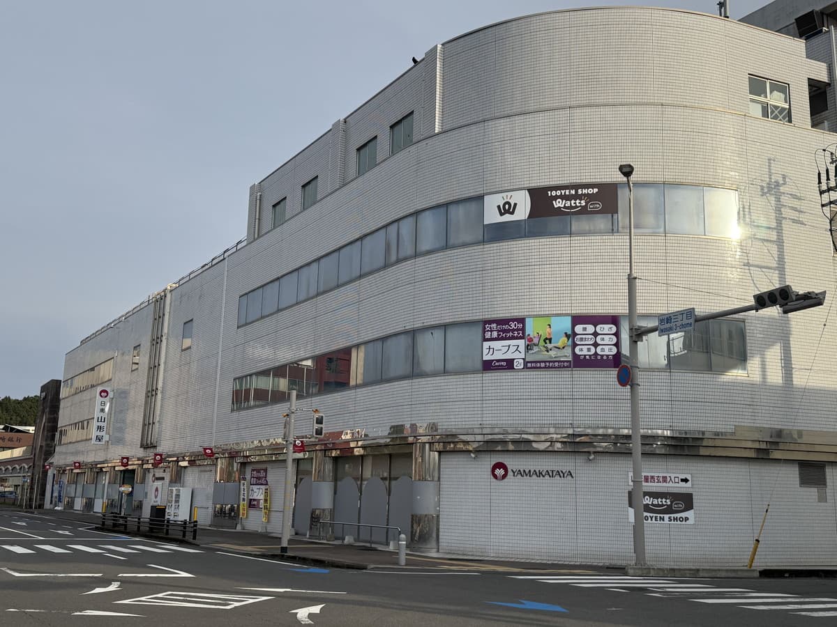 カーブス日南山形屋の施設写真